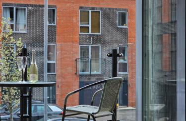 Dog-Friendly Townhouse in Converted Mill near Stroud Commons - Foto 14