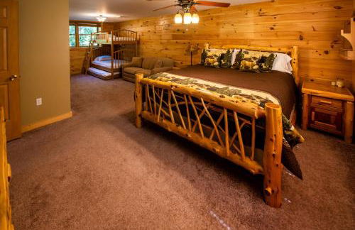 Massive Log Chalet with Hot Tub - Foto 47