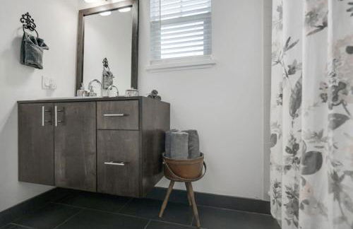 Downtown Home with Hot Tub, BBQ, Near Ice Plant! - Foto 26