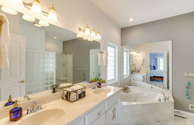 Lakeside Gravois Mills Home w/ Boat Slip + 4 Decks - Foto 57