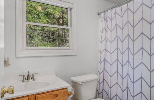 Almost Heaven - Grill, 2 King Beds, Wifi, Deck, Pool Access, Hiking, Wood Stove, Family Friendly - Foto 38