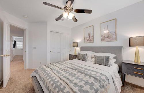 Gorgeous 6BR with Pool and Spa - Photo 36