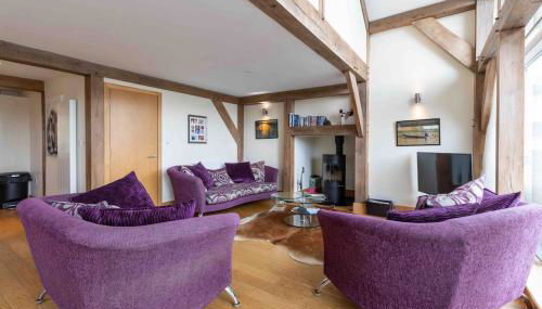 Lakeside Cotswolds Retreat with Private Hot Tub set on Lower Mill Estate - Foto 3