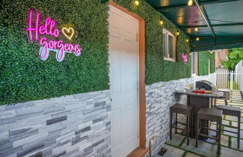 Vacay Spot Happy Escape 15 Min Beach Massage Shower Prime LOC! 6 blocks away from Bars, Nite Clubs, Res, Shops - Photo 41