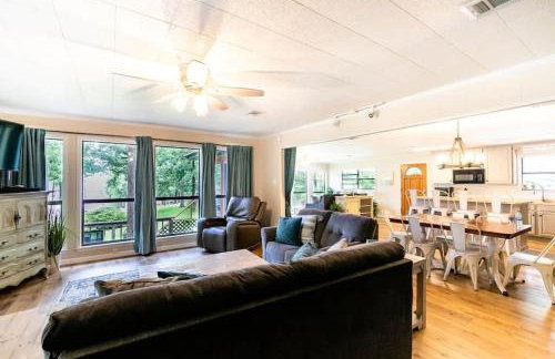 Lakefront 3BR with Bunkhouse and Kayaks, Rowboat Included - Foto 7