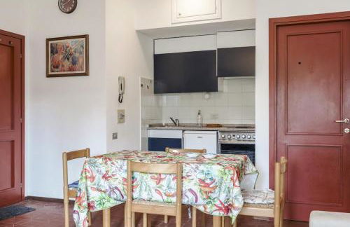 HOST4U - Loft del GARDA Residence with Pool, Front Lake Building - Foto 16