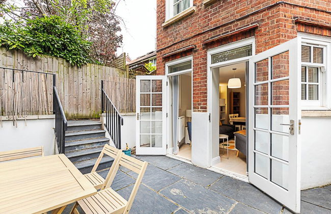 Charming and Modernised Edwardian Flat - Photo 24