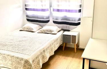 Calme et vert à 10 min de Paris, dans une résidence familiale et surveillée, 6 personnes avec sa place de parking et son jardinet Pas de fêtes - Foto 11