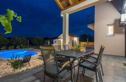 Villa in Policnik with Private Pool - Foto 18