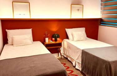 Descubra a Casa Felicidade em Belém! Climatizada, com sala ampla, 2 quartos, mezanino e Wi-Fi veloz. Localização central perto de atrações e gastronomia. Viva a Amazônia com conforto exclusivo. Reserve já sua experiência inesquecível! - Photo 3