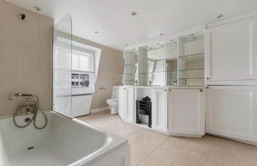 Parea Living - Spacious 4 Story House, Families, Big Groups - Foto 38