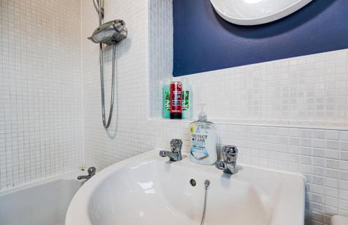 Modern 2-BR Home WiFi plus Parking - Photo 18