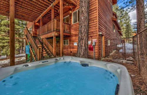 Black Bear Villa - large 4 BR 4 BA hot tub game room - Foto 3