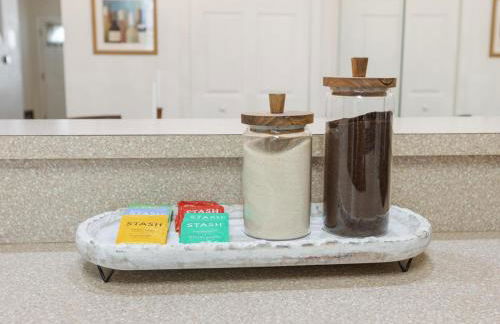 Convenient & Inviting - Fully-Equipped 2BD Condo - Foto 25