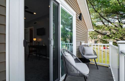 Hot Tub N64 Mins to Downtown Sleeps 8 - Foto 33