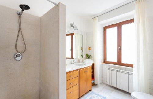 Spacious 3-Bedroom Apartment with Courtyard in Tempio Pausania - Perfect for Families - Foto 17