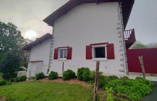 Appartement T3 confortable avec terrasse, 2 chambres, cuisine équipée, Wi-Fi – Larressore - FR-1-495-122 - Foto 13