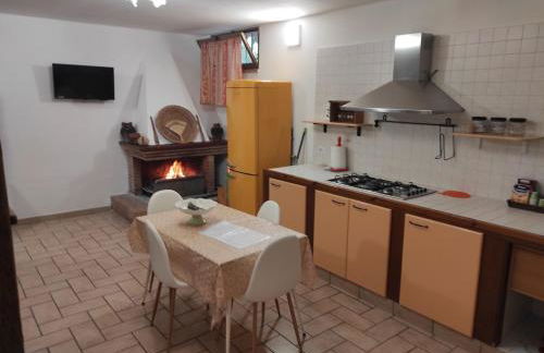 Rustico con Camino, Vista Unica e free parking - Foto 7