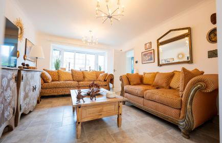 Stylish 4-Bed House in Arley - Photo 22