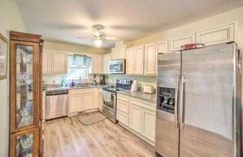 Oak Island Home with Yard Less Than 1 Mi to the Beach! - Foto 12