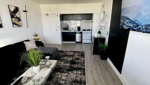 Luxe Skyrise Condo Downtown Jax - Photo 2