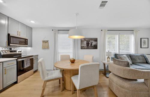 Walk to stadium! Cozy 2BR home - historic district - Photo 42