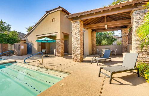 Relax Poolside! Home 6 Mi to Camelback Ranch - Foto 33