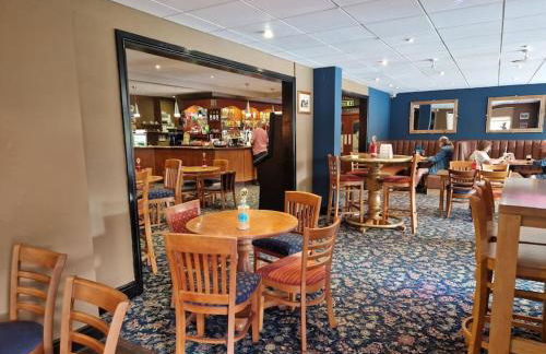 Cosy Hideaway Lodge in Glan Gwna - Photo 19