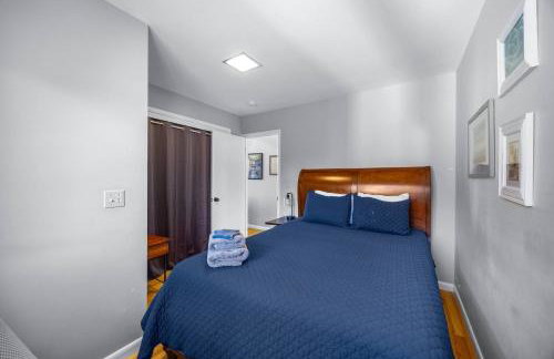 Waterfront retreat w/ wraparound deck & BBQ - Foto 39