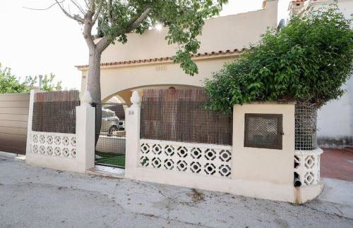 Cómodo chalet en la playa con gran patio exterior cerca del MET Y Campo de Golf - Photo 3