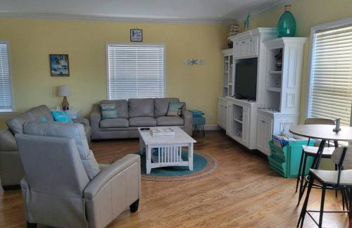 Stylish 2 bedroom home Steps from private beach - Foto 6