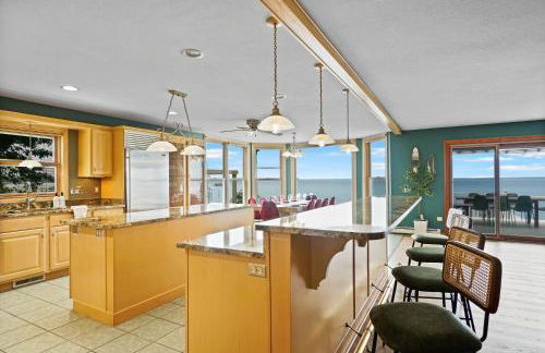 6BR Houghton Lake House with Indoor Pool, Hot Tub and Golf Simulator - Photo 32