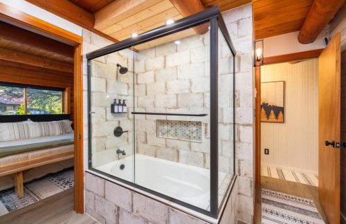 Riverfront getaway with sauna near mountains and hiking - Foto 10