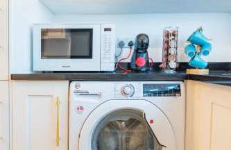 Cheerful 4-bedroom house with multiple car parking - Foto 10