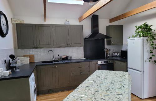 Oak Cottage with private log fired hot tub - Foto 10