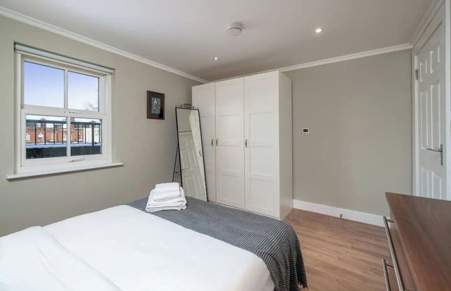Designer 1 Bed Flat Barons Court Sleeps 4, Balcony - Foto 4
