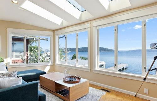 Lakefront Retreat on Lake Washington with Hot Tub Private Dock and Views - Foto 1