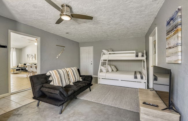 Emerald Sunset by Book That Condo - Photo 8