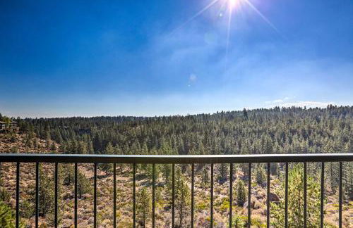 Hiking Trail and Hot Tub Access Bend Condo with Deck - Foto 24