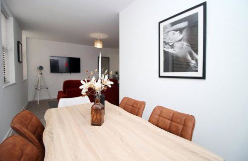 Modern Two BR | Free Parking - Foto 14