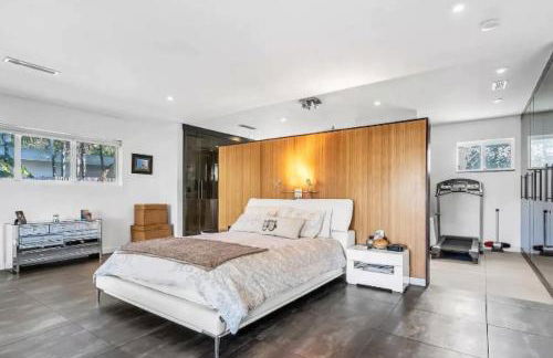 Modern Northwest Vacation Rentals in Miami - Photo 11