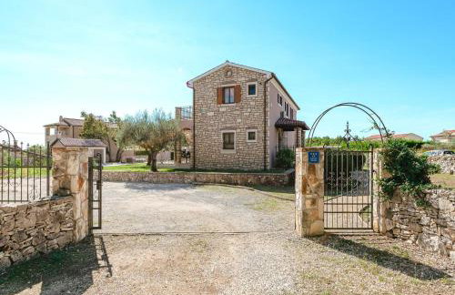 Villa in Sveti Lovrec Near Ski Resort - Foto 14