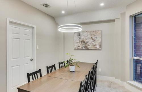 Captivating 6BR 3B Home with Pool & Fire Pit - Foto 61