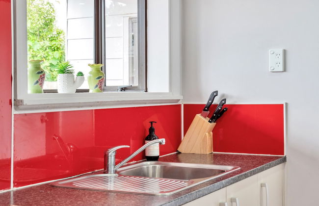 Kiwi Holiday Home near Airport - Photo 14