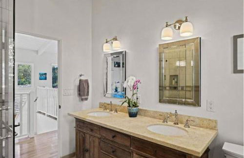 Gorgeous 3-bdrm home, walk to town and beach - Photo 54