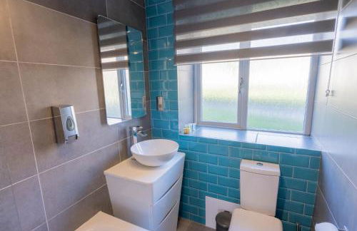 Paisley with Parking & Balcony - Pass the Keys - Foto 38