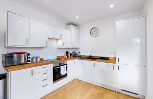 Eastons 2 Bedroom Apartment with Sofa Bed - Photo 9