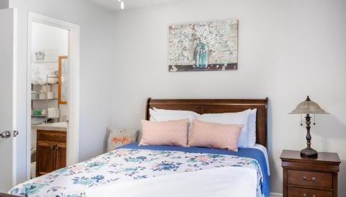 Congeniality and Comfort. All the essentials with class, 2 nights? 2 weeks? Stay, relax, work, or go out for fun. - Foto 4