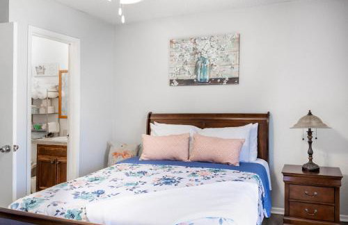 Congeniality and Comfort. All the essentials with class, 2 nights? 2 weeks? Stay, relax, work, or go out for fun. - Foto 4