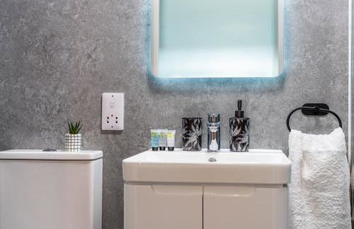 Potters Bar 2 Bed Apartment - Free Parking - Private Bathroom - Long Stay Ideal for Contractors - Foto 18